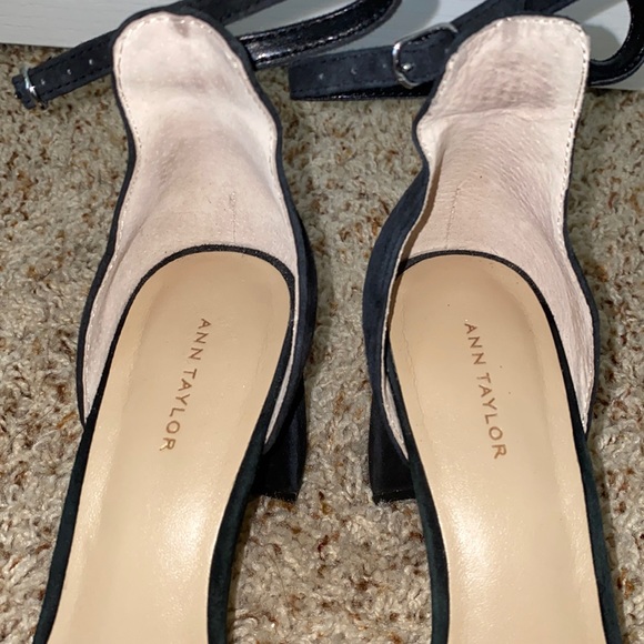 Ann Taylor Eliza round-toe suede block heels (Sz 6.5) - Picture 4 of 7